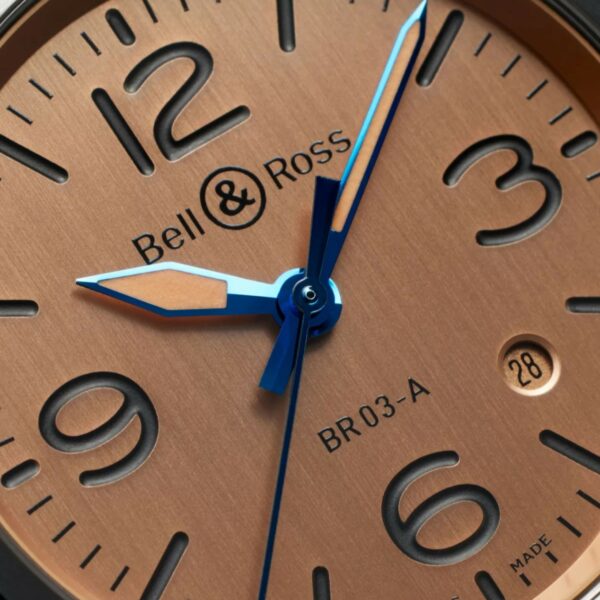 Zoom sur la montre Bell&Ross BR03 copper bracelet cuir